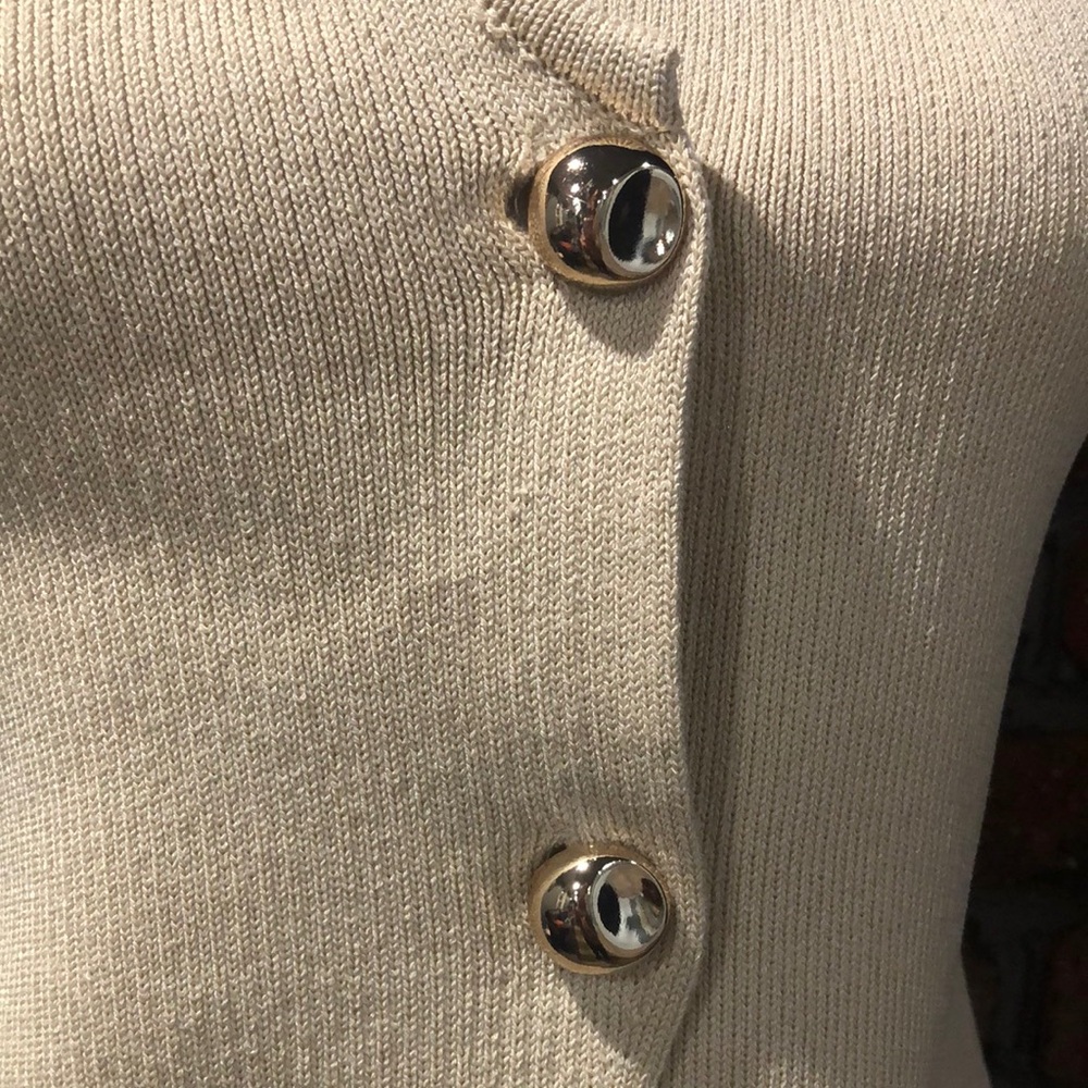 She + Sky Cream V-Neck Sweater Vest - Picture 2 of 12